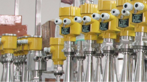 該如何選擇超聲波液位計和雷達液位計