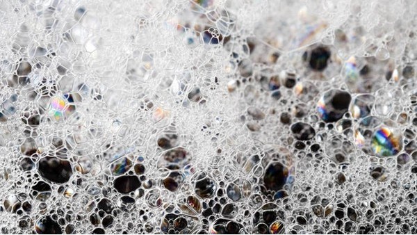 雷達液位計在泡沫及黏稠介質中的測量性能分析