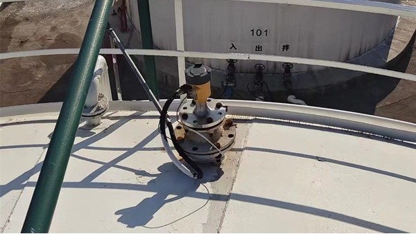 低頻和調頻雷達物位計測量汽油的案例